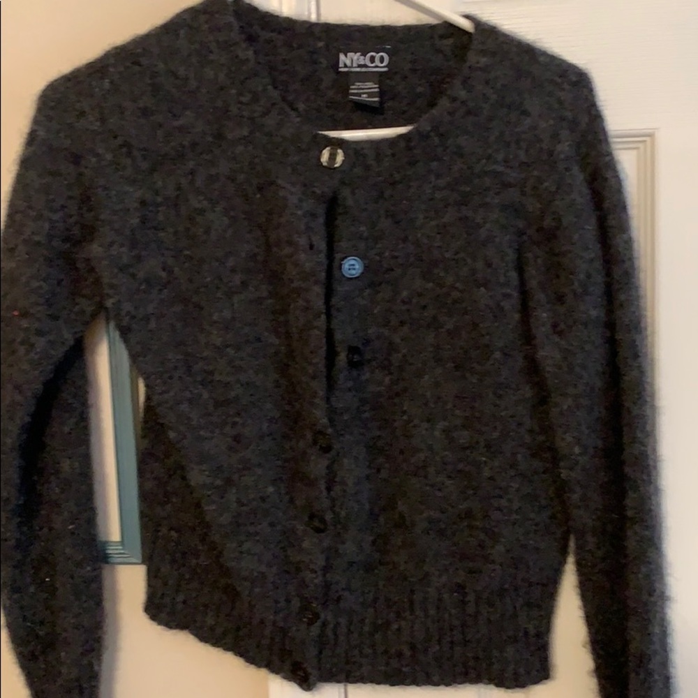 Sweater M Grey in color. NY & CO. Made in Thailand